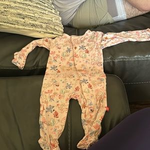 Magnetic Me Modal Footie EUC 0-3M